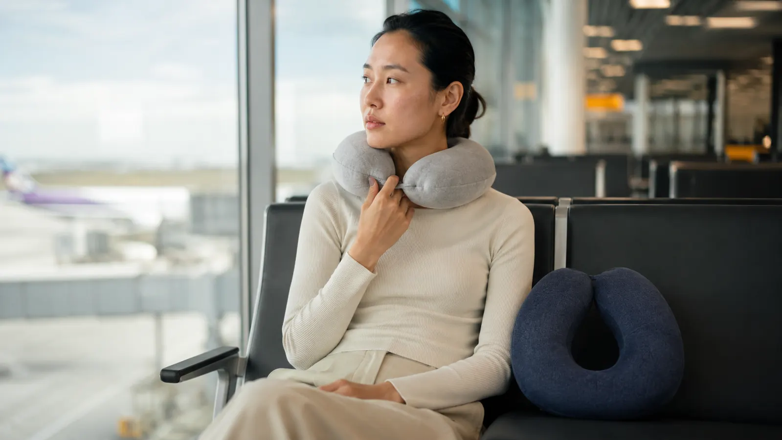 MLVOC vs Cabeau Evolution Pillow: Which Travel Pillow Is Worth Buying?